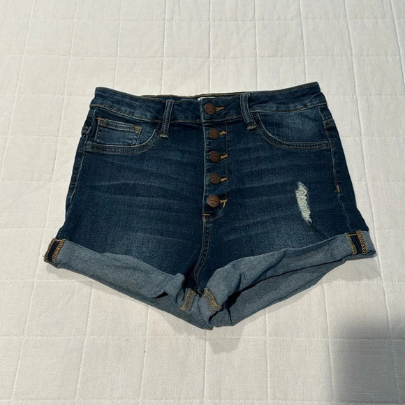 Sneak Peek Shorts - Picture 1 of 11